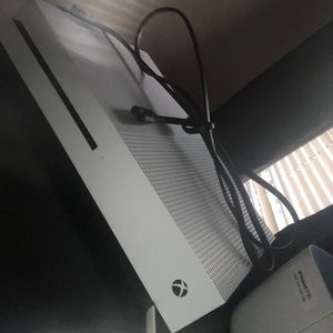 White xbox 1s